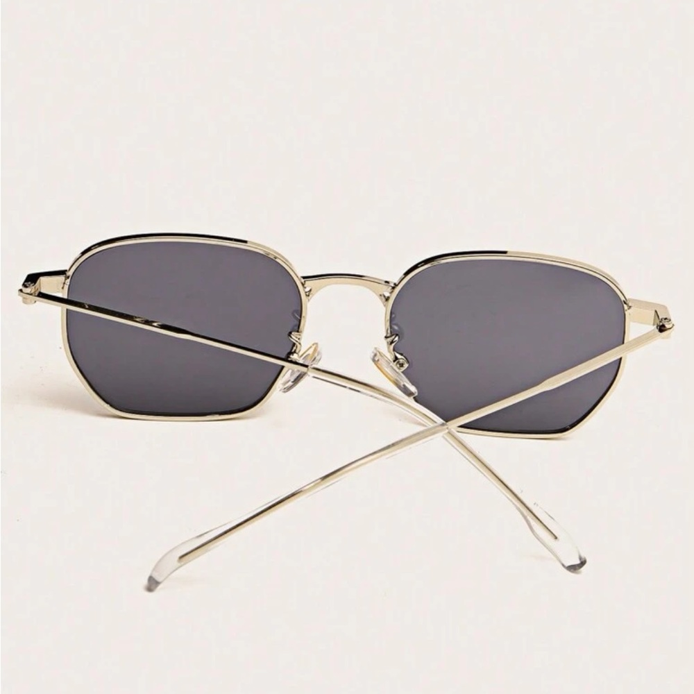 Retro Large Square Grey Lens Sunglasses in Silver Metal OS New - Picture 4 of 6